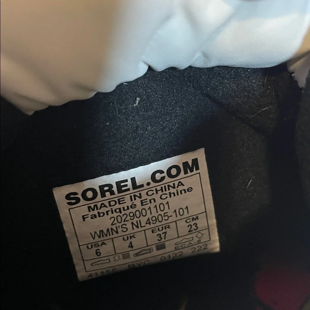 Sorel Out N About Quilted Boots Women’s Size 6 White Red Puffer Winter Shoes